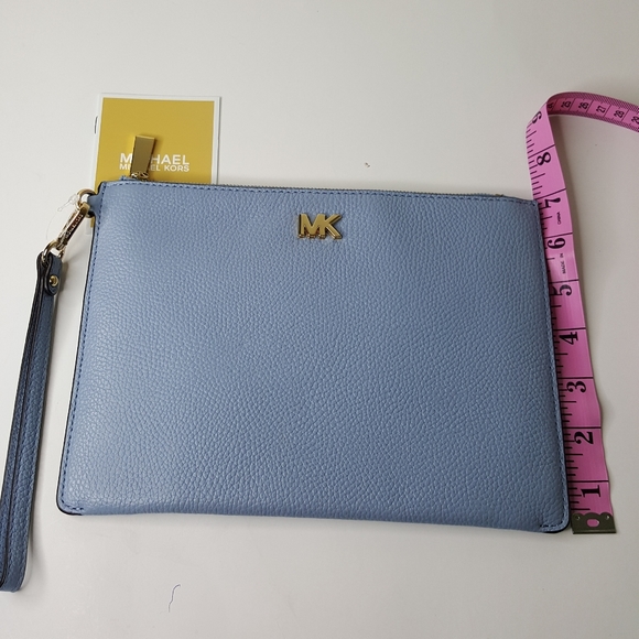 Michael Kors leather wristlet and credit card hold - Picture 8 of 8